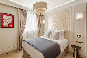 Hypo-allergenic bedding, pillowtop beds, in-room safe - Merveil Luxury Suites - Turbigo II-III (Paris)