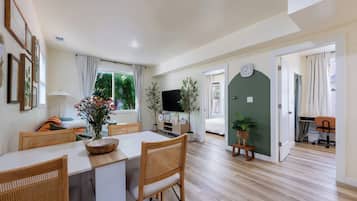 3 bedrooms, desk, iron/ironing board, travel crib