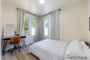 3 bedrooms, desk, iron/ironing board, travel cot