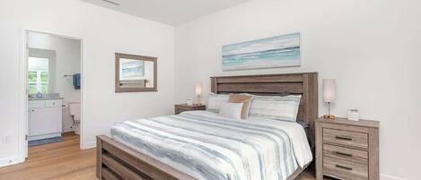 6 habitaciones, escritorio y tabla de planchar con plancha