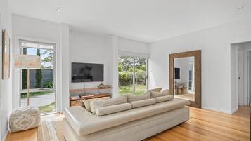 TV, fireplace, offices