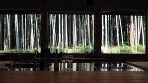 A kitchen with a large window overlooking a bamboo forest. - and FOREST Katsuura Takenohanare (Katsuura)
