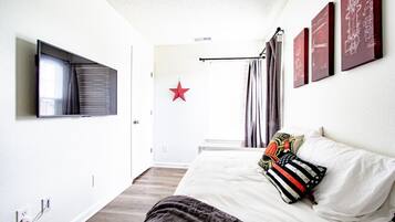 3 bedrooms, desk, iron/ironing board, travel cot