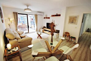 Fernseher, Stereoanlage