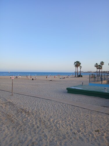 Charming 2-bedroom apartment with WiFi, AC in fabulous Torrevieja
