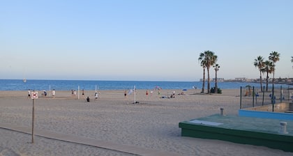 Charming 2-bedroom apartment with WiFi, AC in fabulous Torrevieja