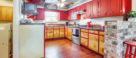 Microwave, dishwasher, coffee/tea maker, cookware/dishes/utensils