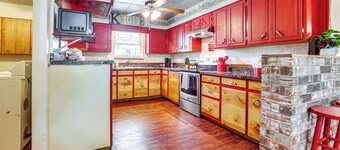 5 Mi to New Braunfels: Family-Friendly Retreat