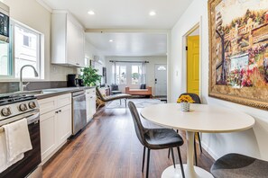 Fridge, microwave, stovetop, dishwasher