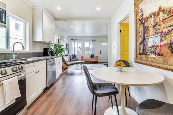 Fridge, microwave, stovetop, dishwasher