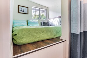 1 多间卧室、熨斗/熨衣板、上网接入、床单