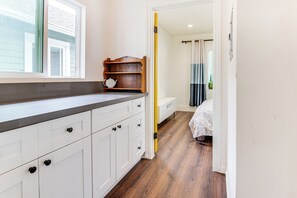 1 bedroom, iron/ironing board, Internet, bed sheets