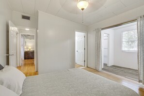 2 bedrooms, internet, bed sheets
