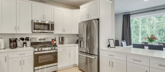 Columbia River Views: Spacious Hammond Getaway!