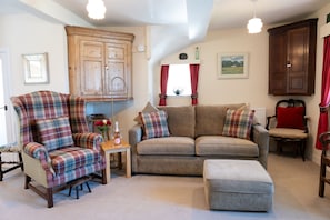TV, fireplace - Cross Cottage -  a house that sleeps 2 guests  in 1 bedroom (Gatehouse of Fleet)