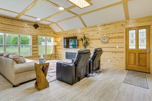 Interior - Walk to Shay Lake: Updated Home w/ Water View! (Silverwood)