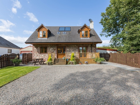 Exterior - Broombank Cottage - sleeps 6 guests  in 3 bedrooms (Inverness)