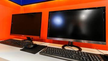 Luxury Twin Room | Desk, laptop workspace, free WiFi