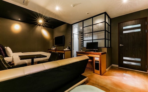 Suite Mewah | Meja kerja, ruang kerja ramah laptop, dan Wi-Fi gratis