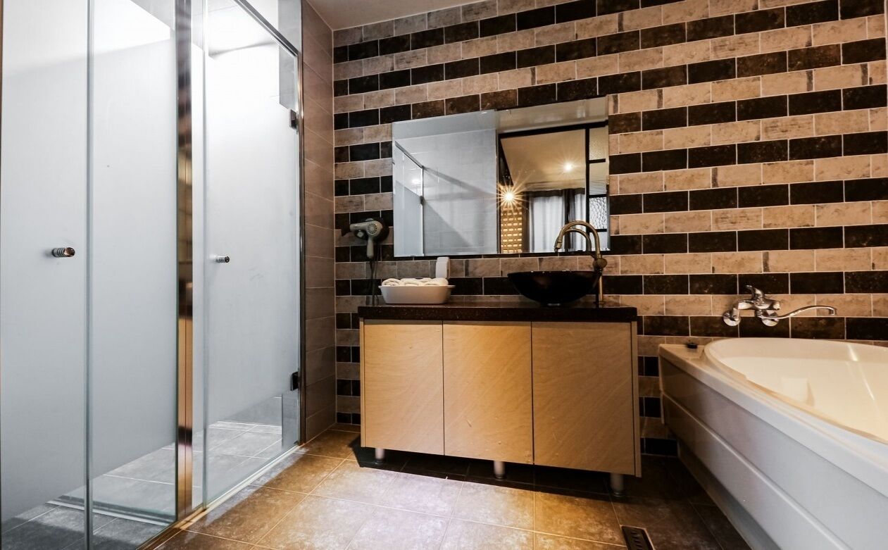 Luxury Suite | Desk, laptop workspace, free WiFi