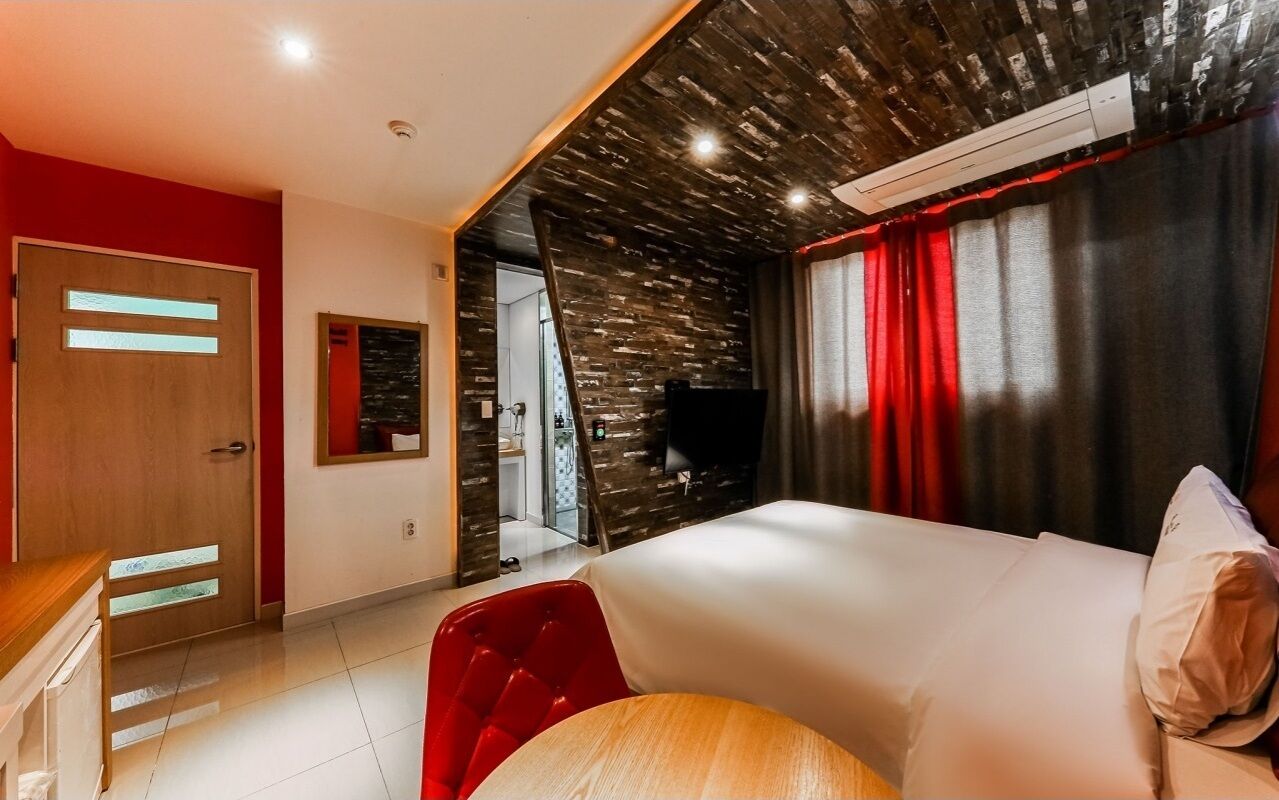 Luxury Twin Room | Desk, laptop workspace, free WiFi