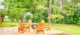 Lakefront Escape w/ Hot Tub, Fire Pit & Kayaks