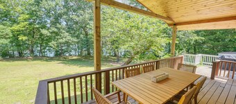 Lakefront Escape w/ Hot Tub, Fire Pit & Kayaks