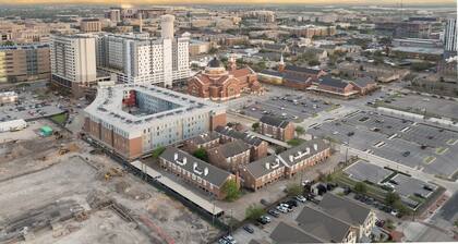 Lotus: 1 Bedroom Apt, 4 minute walk to A&M