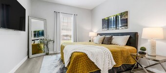 Lotus: 1 Bedroom Apt, 4 minute walk to A&M