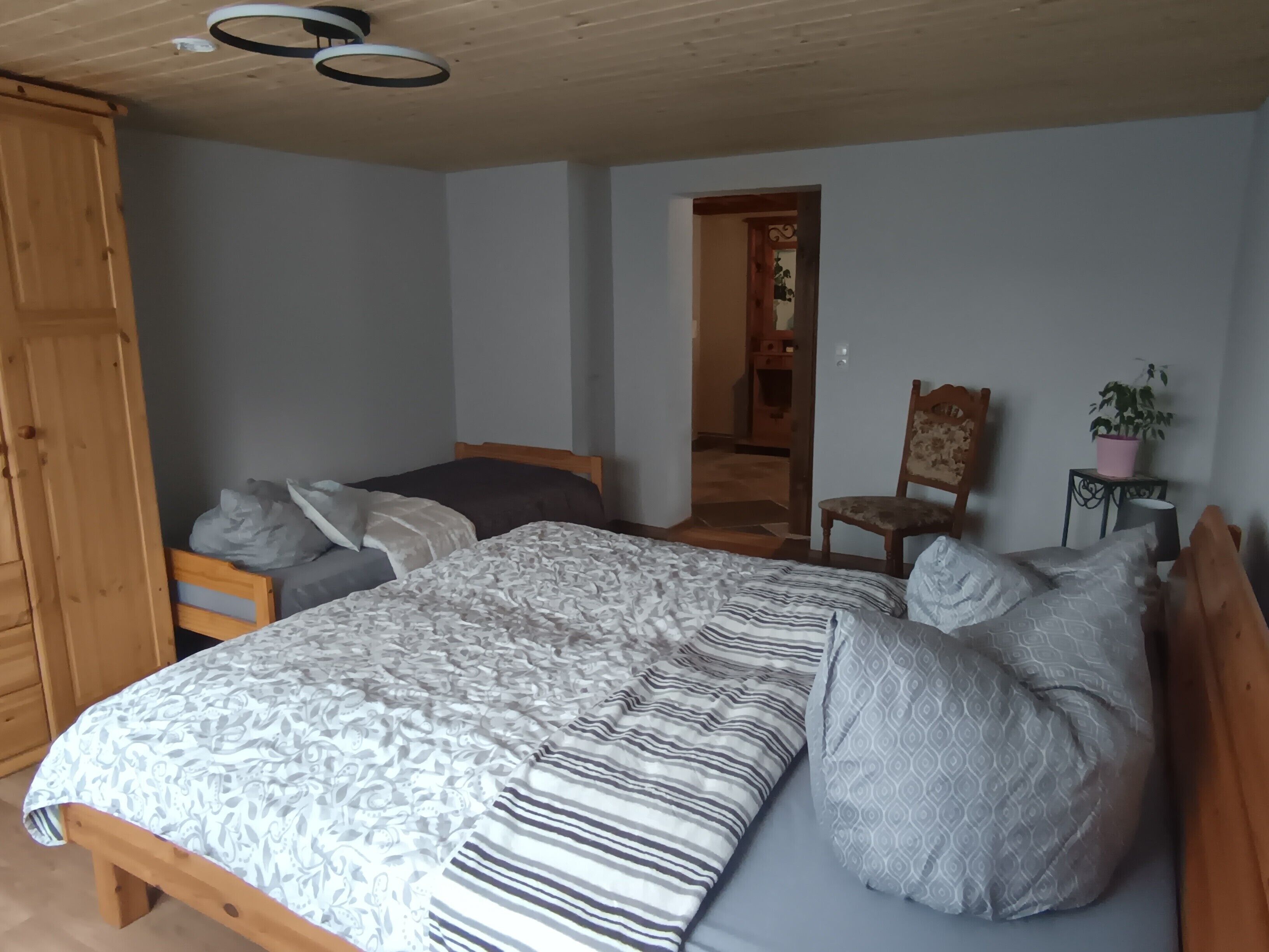 1 bedroom, bed sheets