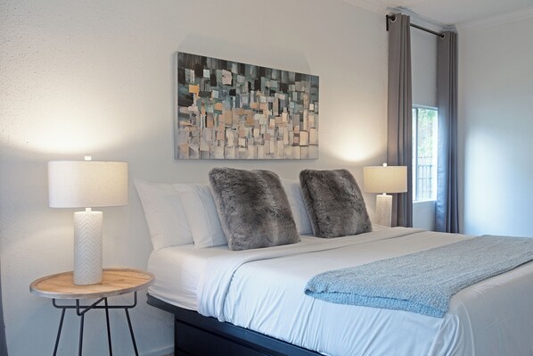 2 Schlafzimmer, Schreibtisch, Bügeleisen/Bügelbrett, Reisekinderbett