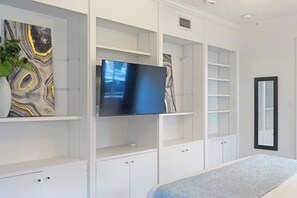 2 bedrooms, desk, iron/ironing board, travel cot