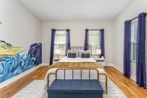 6 bedrooms, desk, iron/ironing board, free WiFi