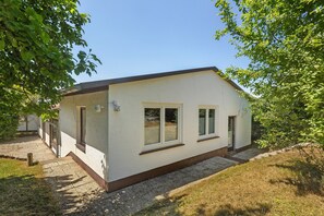 Exterior - Bungalow 'Giraffe' with Shared Terrace, Shared Garden and Wi-Fi (Niedenstein)