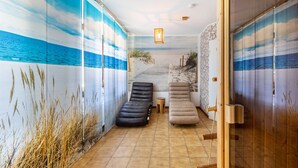 A hallway with a beach mural, two reclining chairs, and a wooden door. - Holiday Home 'Löwe' with Private Terrace and Wi-Fi (Niedenstein)