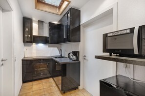 Fridge, microwave, oven, stovetop - Bungalow 'Leopard' with Shared Terrace, Shared Garden and Wi-Fi (Niedenstein)