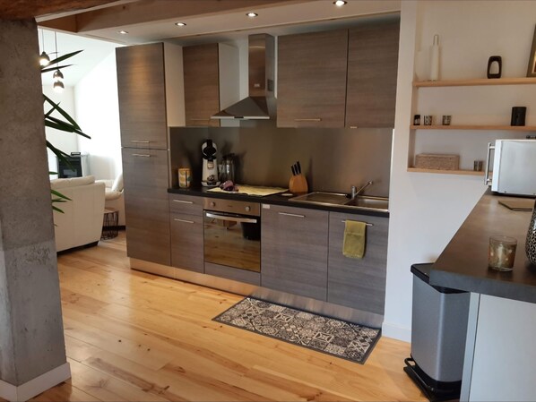 Micro-ondes, four, plaque de cuisson, lave-vaisselle