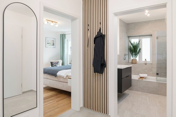 1 bedroom, bed sheets