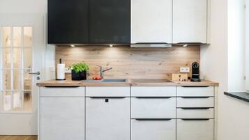 Frigorífic, microones, forn i placa de cuina