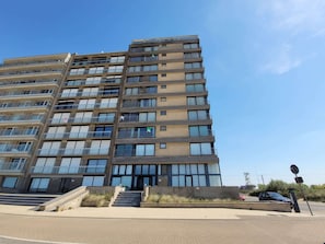 Exterior - Sea View Apartment by Beach (Middelkerke)