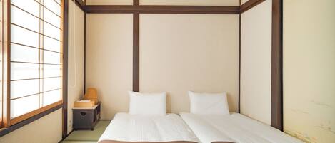 Comfort Villa, Non Smoking | Blackout drapes, free WiFi, bed sheets