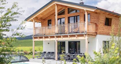 Chalet in Inzell mit Pool & Alpenblick