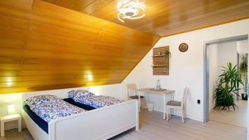 1 slaapkamer, een strijkplank/strijkijzer, wifi, beddengoed