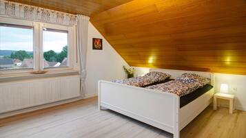 1 slaapkamer, een strijkplank/strijkijzer, wifi, beddengoed