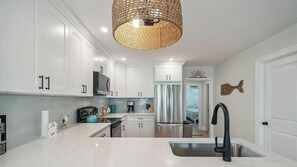 Fridge, oven, coffee/tea maker, blender