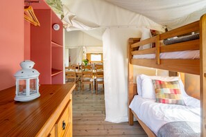 3 bedrooms, bed sheets