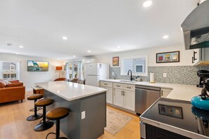 Fridge, oven, dishwasher, coffee/tea maker