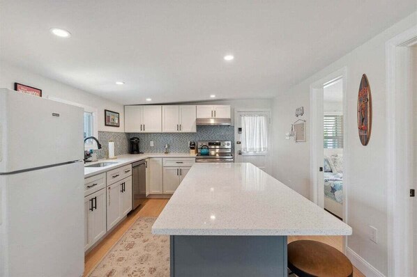 Fridge, oven, dishwasher, coffee/tea maker