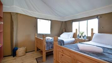 3 bedrooms, travel crib, bed sheets