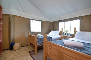 3 bedrooms, travel cot, bed sheets